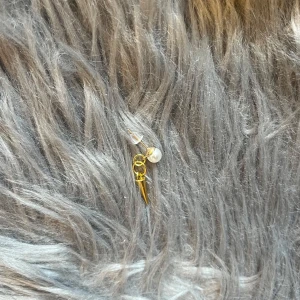 Nitörhängen  - Superfina nitörhängen💕💓 Aldrig använda och i nyskick! Snygga att matcha tillsammans med mina andra örhängen som jag säljer (se exempel på bild 3) Postar gärna tillsammans om du hittar flera varor du är intresserad av🌟 tveka inte att höra av er vid frågor!