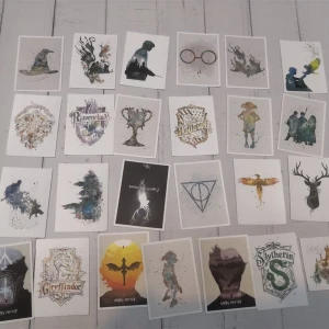 25 st Harry Potter affisch klistermärken  - Vattentåliga klistermärken som inte bleknar. Lätta att av, inga rester. (32）