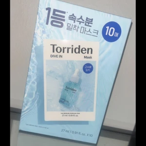Torriden - Dive In Sheet Mask 10-pack - Oöppnad, 1 st kostar vanligtvis 49:- dessa får man för  25:-/st.                                                                                   "Mask Pack delivers deep hydration with an advanced 5D multi molecular hyaluronic acid system, ensuring optimal absorption, providing intense hydration deep within the skin.The combination of high,medium & low-molecular weight hyaluronic acids works to fully replenish and sustain moisture from within."Erbjuder rabatt vid köp av 2 eller fler produkter!