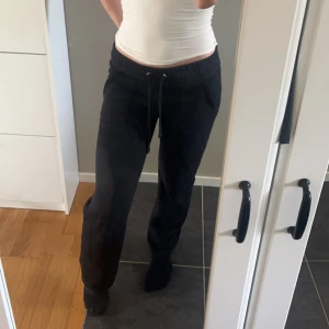 Svarta mjukis  - Svarta populära mjukisbyxor från lager 157