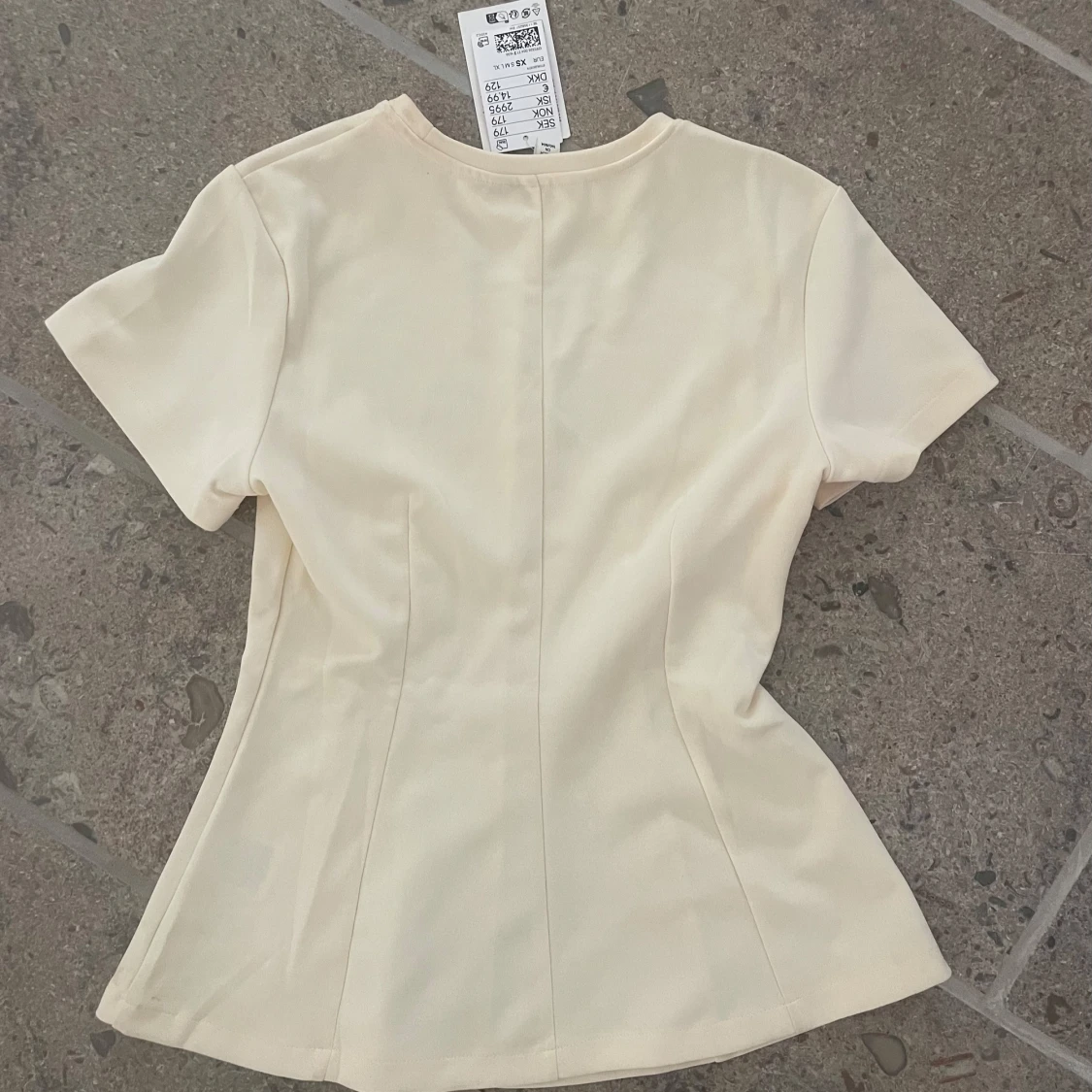 Ljusgul figursydd topp från H&M - 1