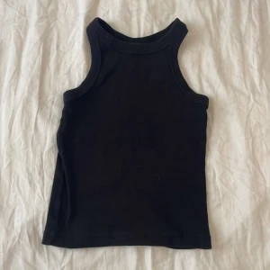 Svart linne  - Svart linne från Kappahl i stl 134-140.