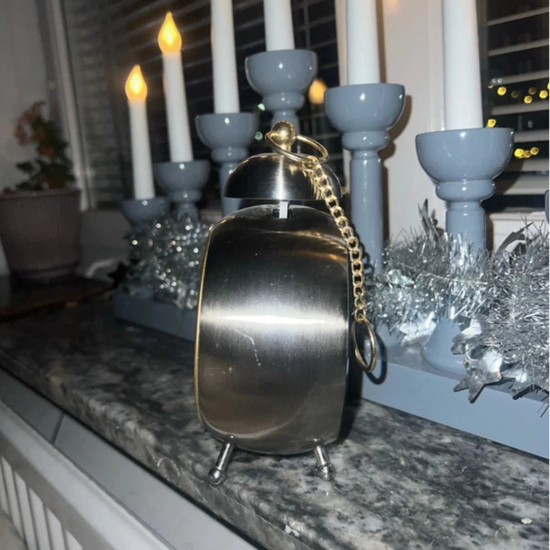 Klassisk silverfärgad väckarklocka - 1