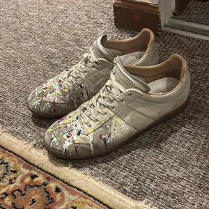 Maison Margiela skor - Snygga och fräscha maison margiela skor, skriv vid intresse eller frågor pris ej hugget i sten!