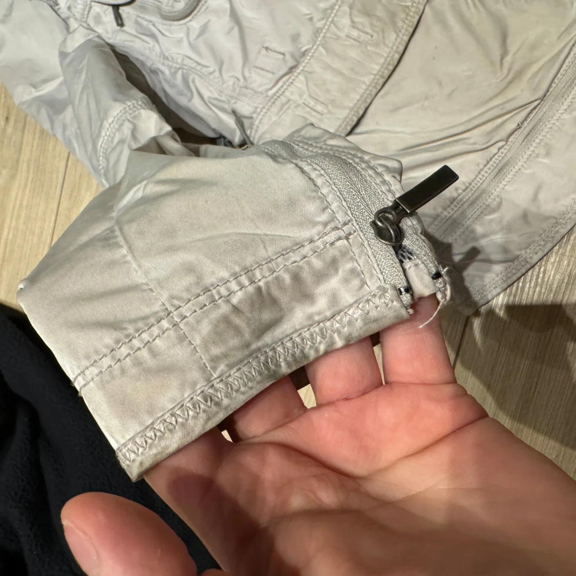 Ljusgrå vindjacka från Parajumpers - 3