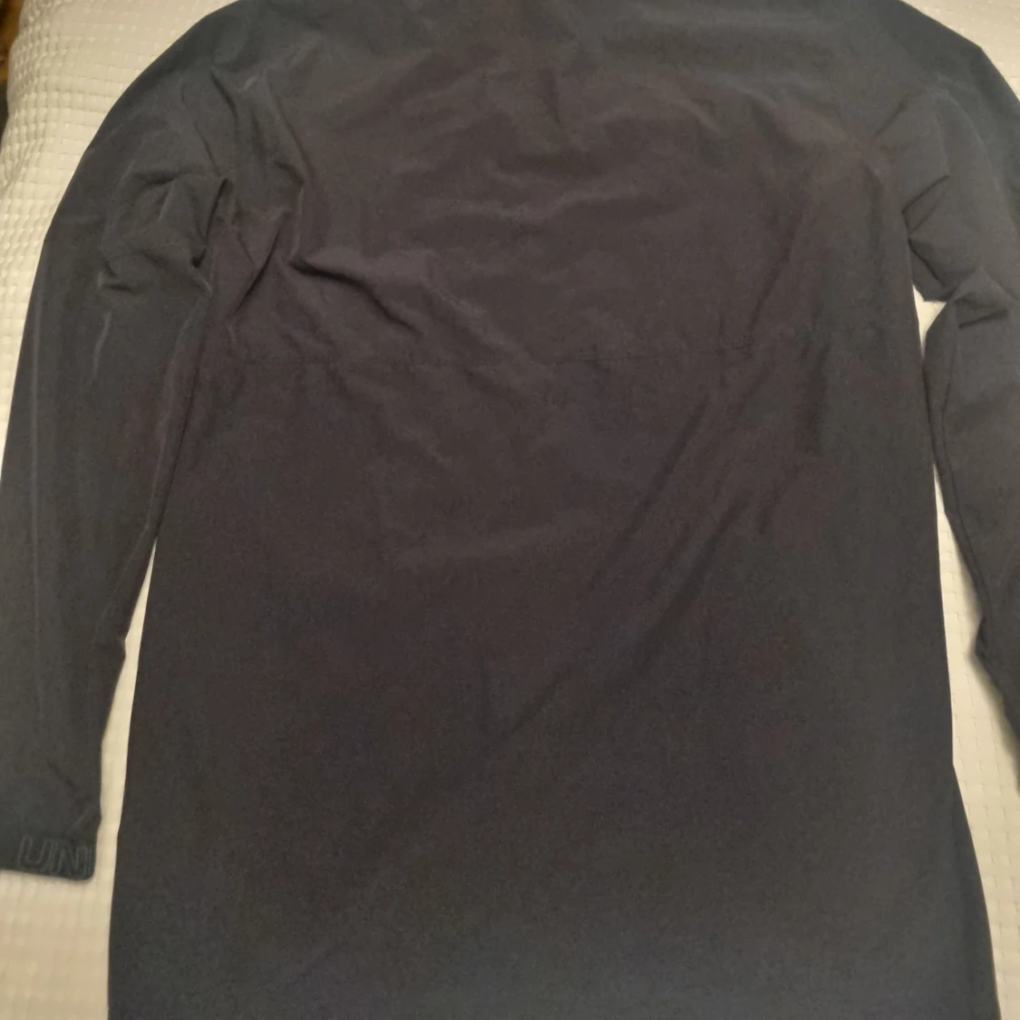 Svart vindjacka med huva från Under Armour - 4