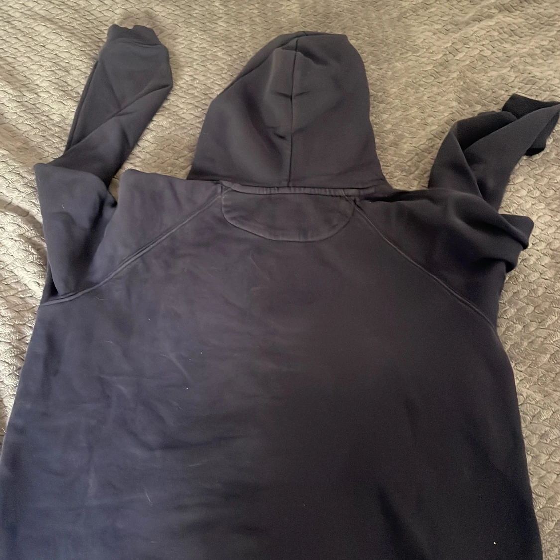 Mörkblå hoodie från Gant - 1