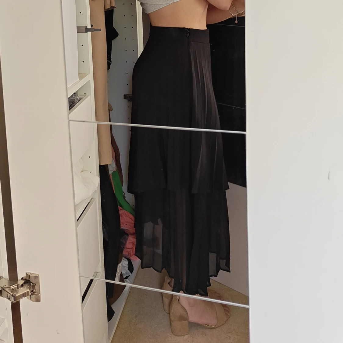 Svart plisserad kjol från Stradivarius - 3