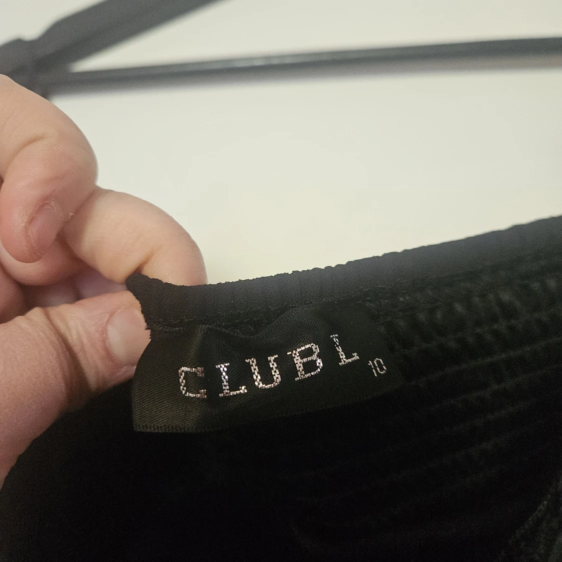 Svart långklänning med spets från Club L - 2