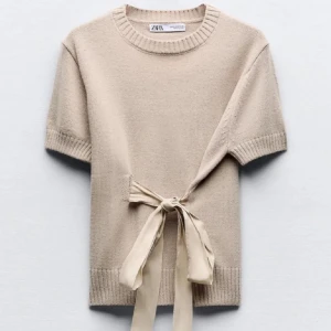 Zara topp - Så snygg tröja från zara med knyte framtill. Säljer för jag inte använder längre🩷🫰🏼
