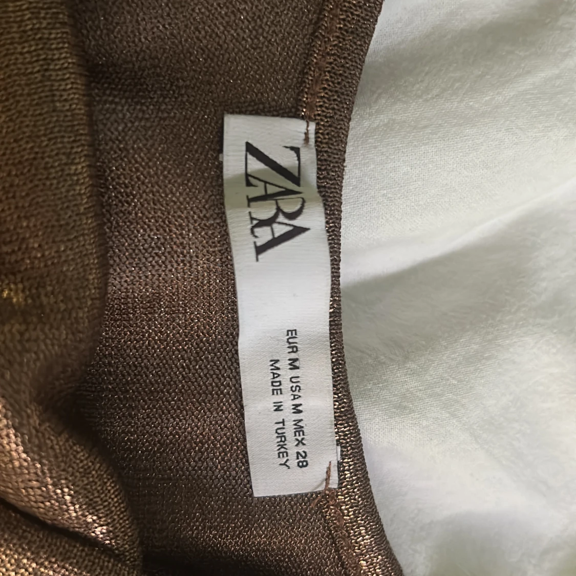 Bronsfärgad glittrig klänning från Zara - 2