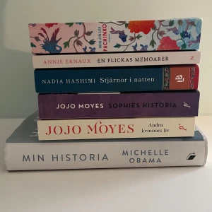 Böcker - En blandning av populära böcker från bland annat Jojo Moyes och Michelle Obama . Säljer alla för 200 kr. Kan även sälja dem för 50 kr styckvis. Böckerna är lästa 1 gång. 