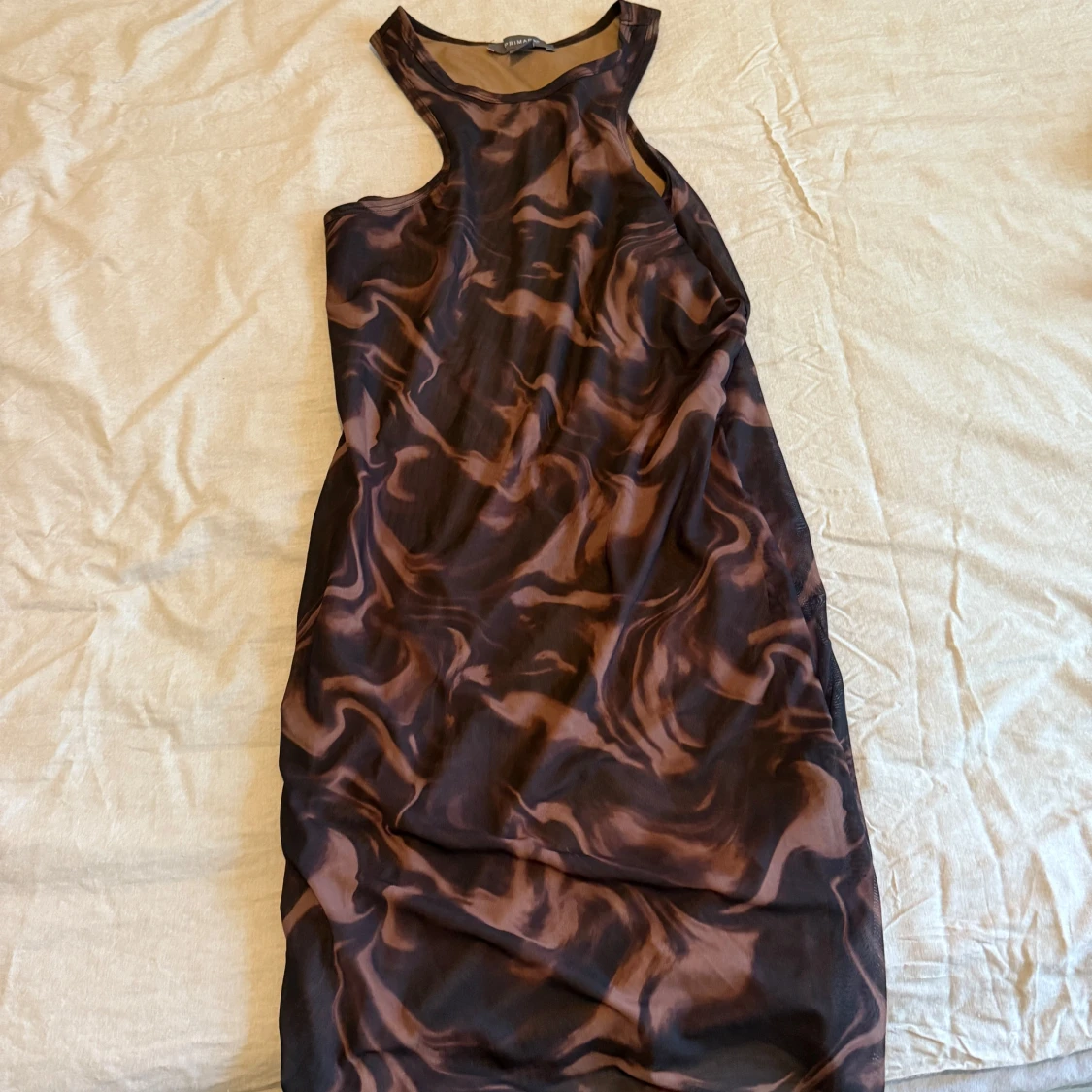 Brun ribbad ärmlös klänning - 1