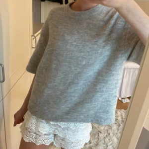 stickad t shirt - helt ny 🥹🐚🍸