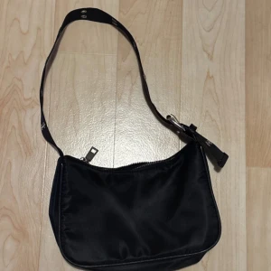 Mini shoulder bag - Mini shoulder bag perfect for a night out it fit all you need in this bag! 