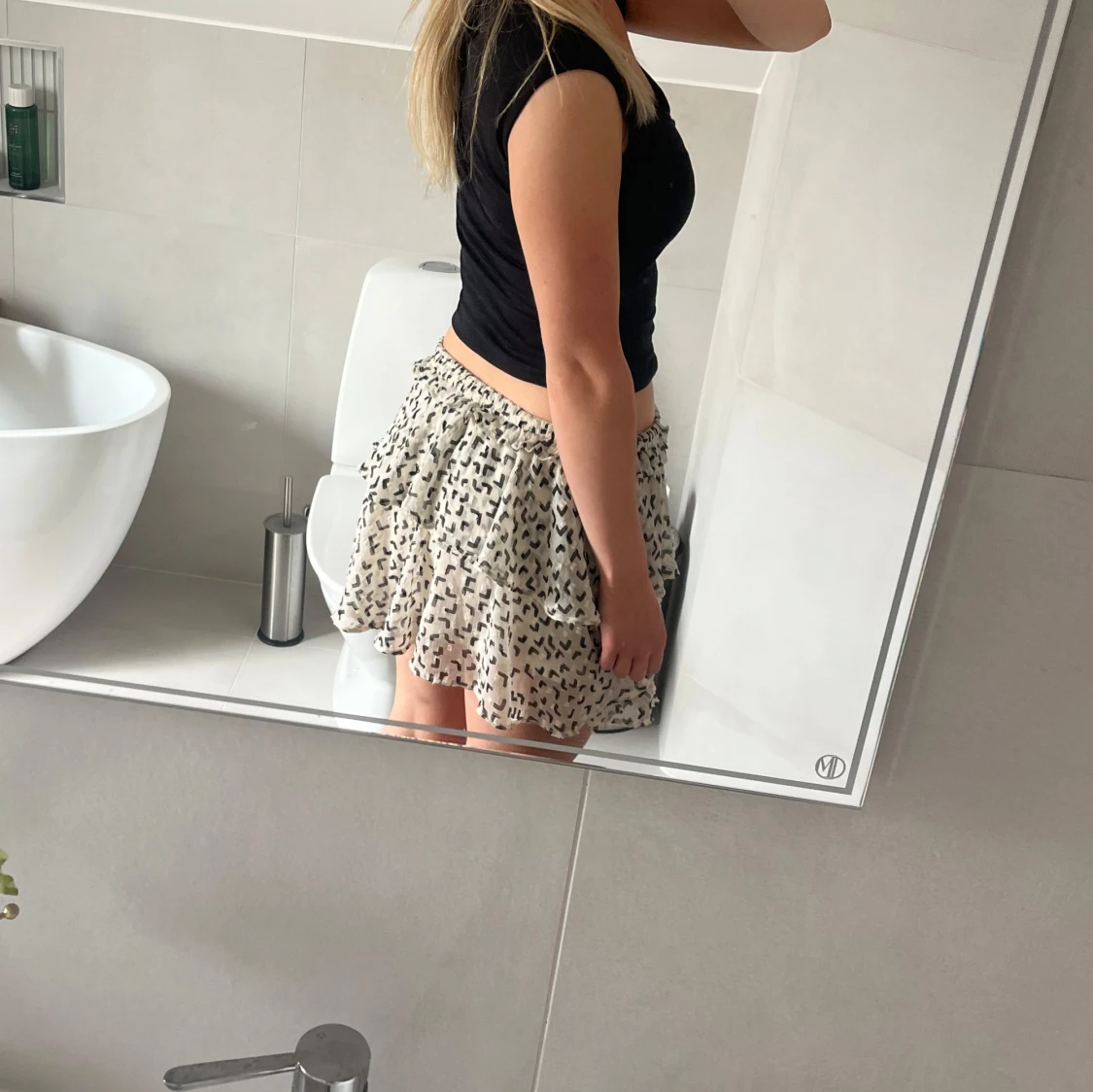 Vit kortkjol med svart mönster - 1