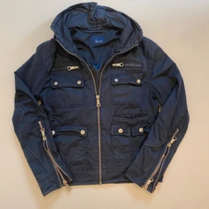 vintage field jacket M - Marinblå vintage field jacket //  Storlek M //  Mycket bra skick //  Pris kan diskuteras //  Skriv vid minsta fråga eller fundering💯🤝