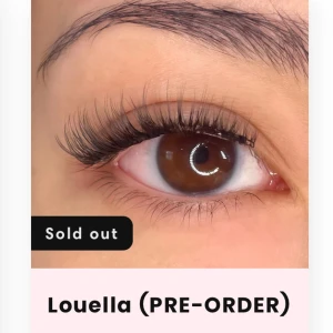 Kulan Beauty, magnetiska lösögonfransar ”Louella”” - Säljer dessa slutsålda magnetiska fransar från Kulan. Modell ”Louella”. Endast provade 2 ggr. Så fina men passade inte riktigt mig. Med får man ett ”fodral” till de med en spegel i och en applikator. Lite kluriga att få på men sitter super närma lärt sig. De kan användas hur många gånger som helst. Köpt för 318 (+en massa tull), mitt pris 280. Pris kan diskuteras 🌸