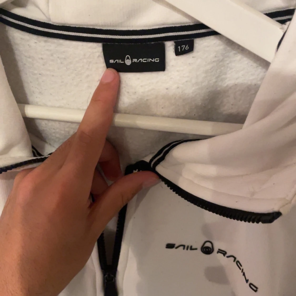 Vit hoodie från Sail Racing - 2