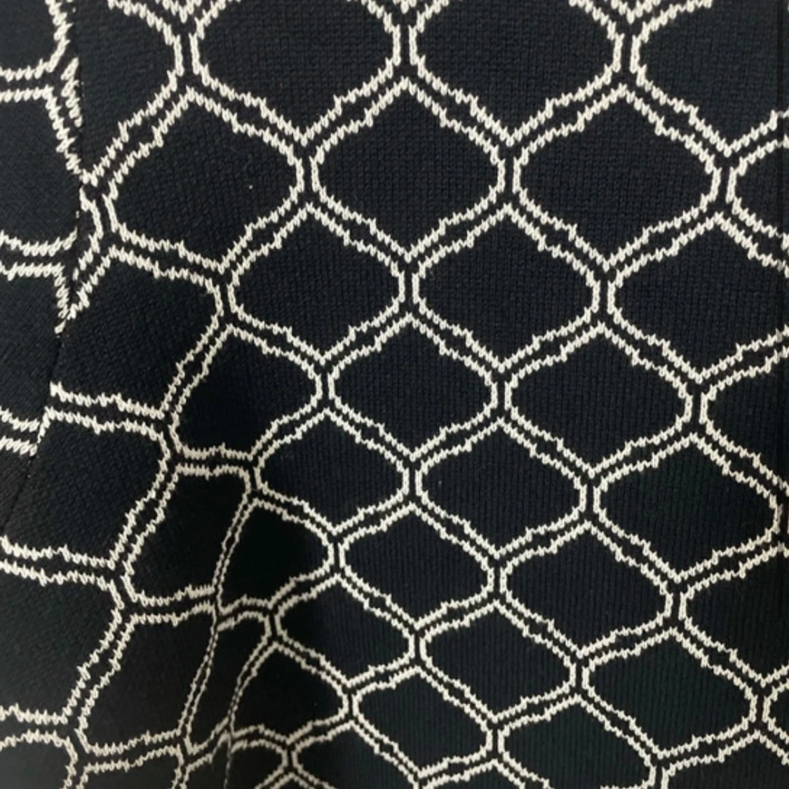 Svart stickad tröja med vitt mönster - 3