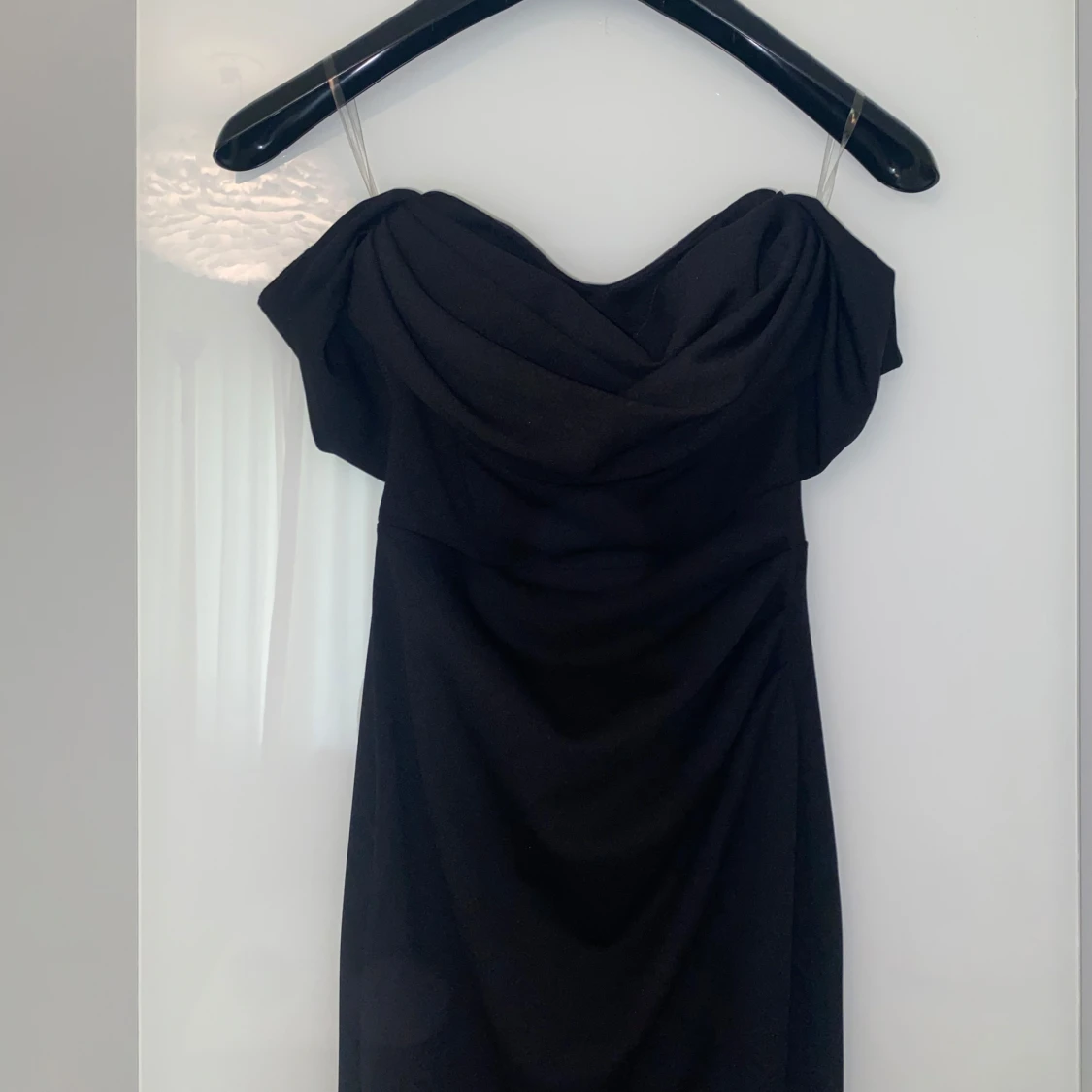 Svart offshoulder långklänning - 1