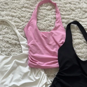 3 halterneck toppar - 3 stycken toppar som går bakom halsen🤞