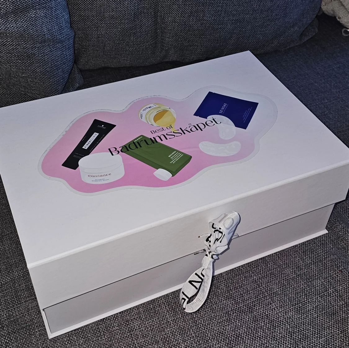 Best of badrumsskåpet av hairtalkbyemelie värde 6100kr - 2