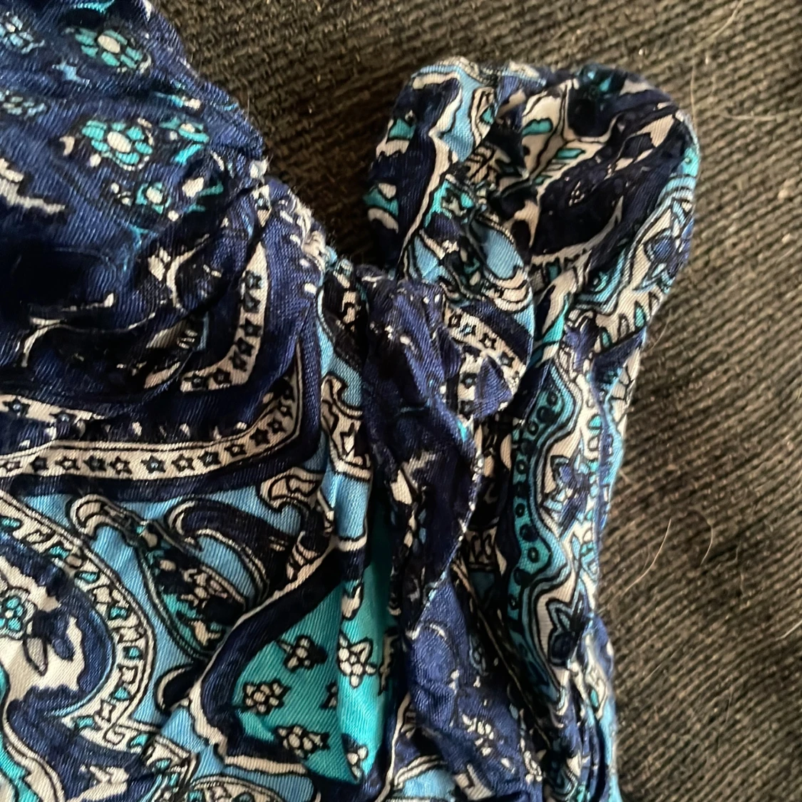 Blå mönstrade shorts med smockad midja - 3