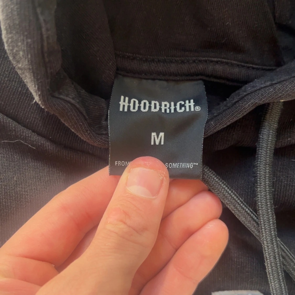 Svart hoodie från Hoodrich - 2