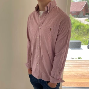 Polo skjorta  - Säljer nu denna Polo Ralph lauren skjorta, skriv för fler bilder/frågor🙌🏼