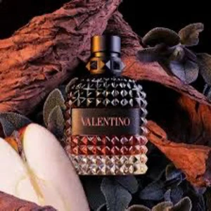 Valentino Uomo Born In Roma Coral Fantasy 100ml - Exklusiv herrparfym från Valentino, Born In Roma Coral Fantasy. Flaskan är 100ml och bara testad. Digitalt kvitto kommer vid förfrågan. Parfymen är väldigt fräsch och lyxig.
