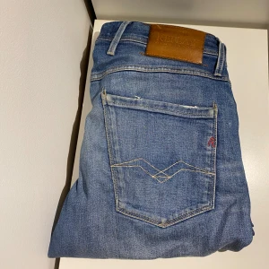 Replay anbass - Replay anbass, (W31,L34) Säljes i mycket fint skick. Nypris 1500kr, Mitt pris 449kr. Kom dm för funderingar.