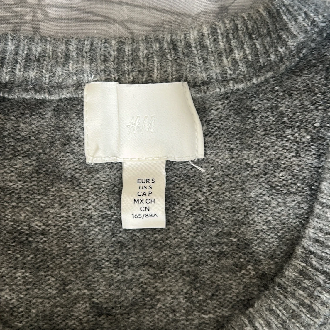 Grå kofta med pärlknappar från H&M - 1