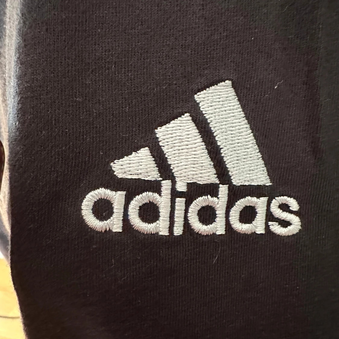 Svart t-shirt från Adidas i bomull strl: XL - 2