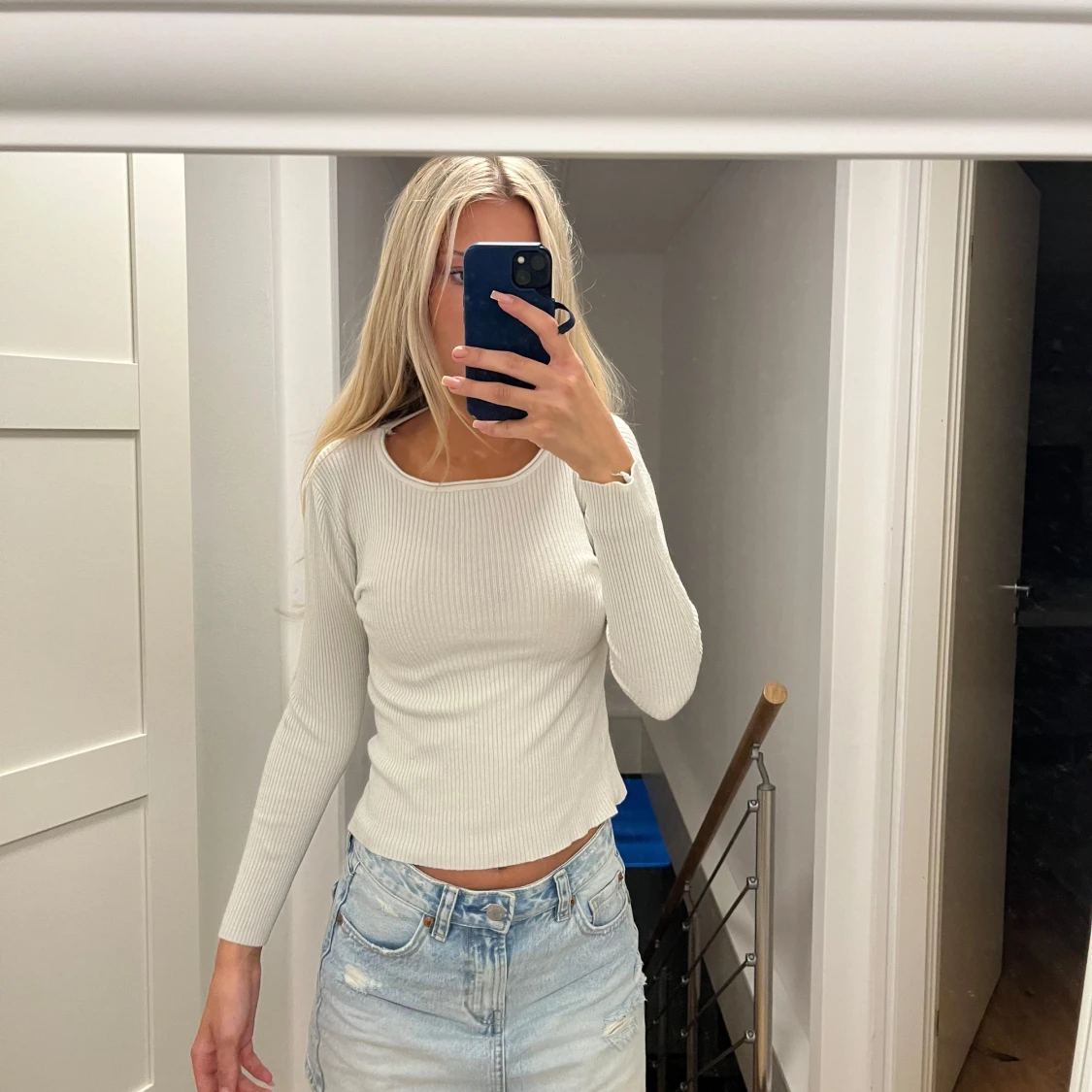 Vit ribbad långärmad tröja