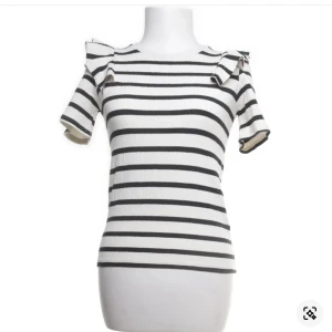 Randig topp - En söt topp från Zara som inte säljs längre på sidan, kommer inte till användning🫶🏻