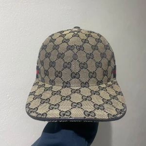 Gucci keps - Fin navee gucci keps fint skick aldrig använd, kvitto finns!