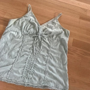 Topp - Söt topp med spets 🦋