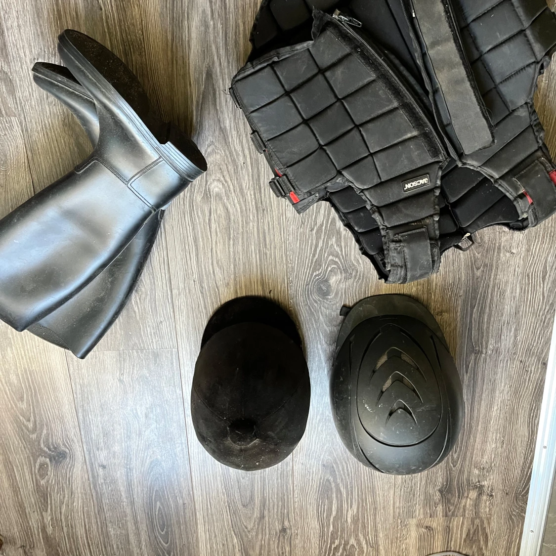 Utrustning för både häst och ryttare  - 2