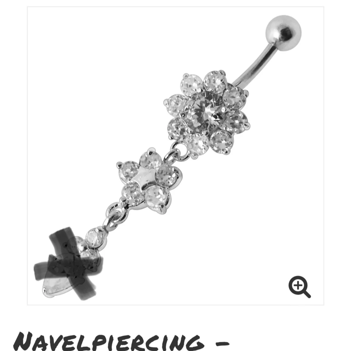 navelpiercing med blommor