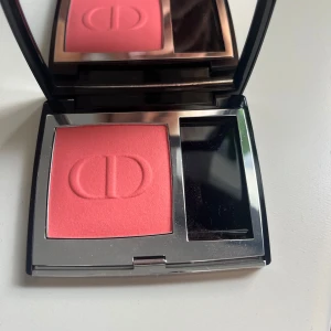 Dior rosa blush✨ - Säljer detta blush från Dior helt oanvänd orginalpris 600.