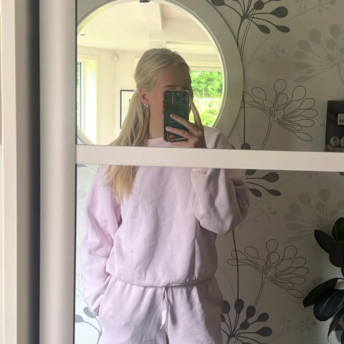 Ljusrosa mjukisset med snörning