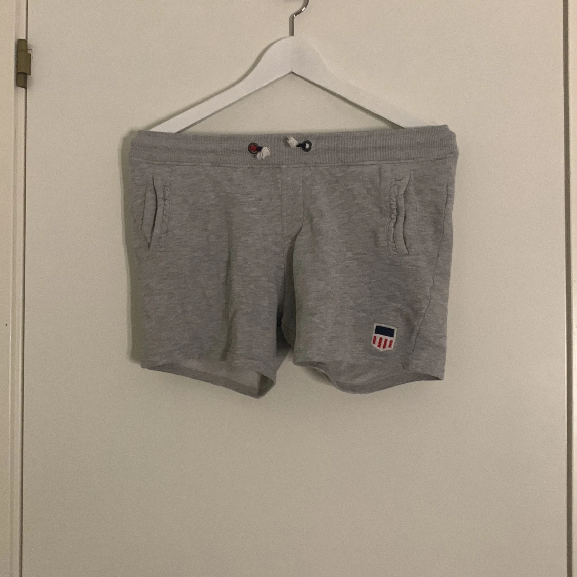 Grå mjukisshorts med snörning💓 - 2