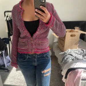 Zara cardigan  - Zara basic cardigan köpt på Vinted men passade riktigt inte mig, har aldrig använts, inga defekter, mycket bra skick. Kontakta mig vid frågor💕😊
