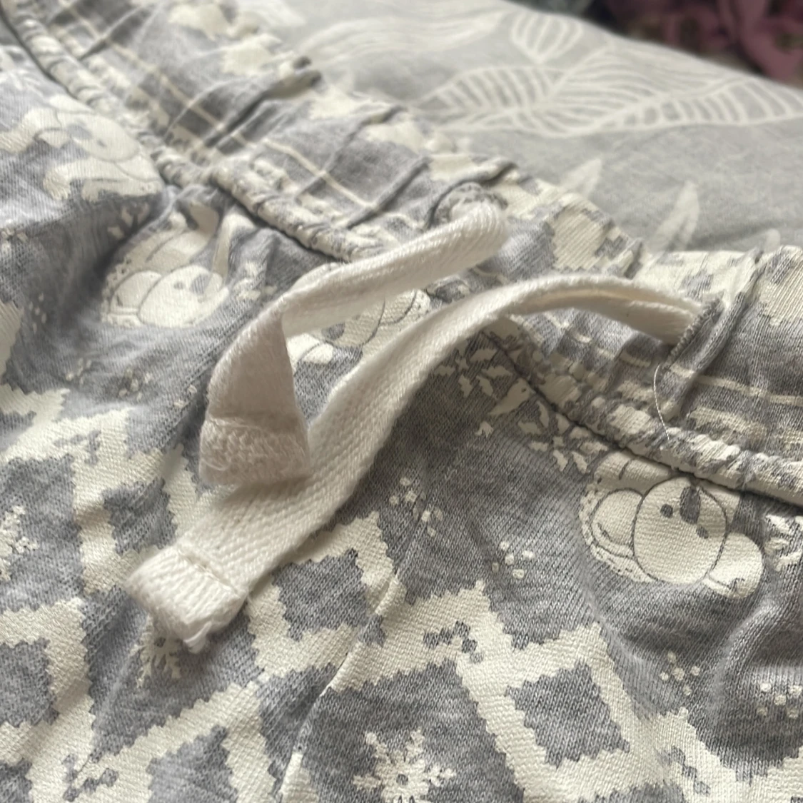 Gråvita mönstrade mjukisbyxor Lindex - 1