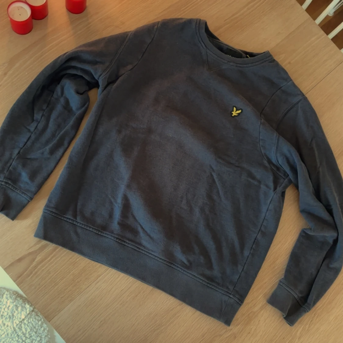 Mörkblå sweatshirt från Lyle & Scott