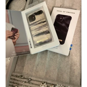 Ideal of Sweden skal - 2 helt nya mobilskal från Ideal of Sweden i originalförpackningar! Till iPhone 12 mini & 13 mini. 1 för 200kr eller båda för 350kr.