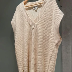 White V-neck sweater - Off white sweater with sone flaws on the front side thus the price Oversize