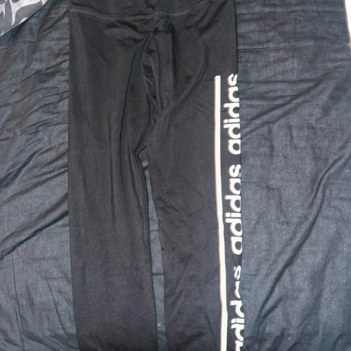 Svarta Adidas träningsbyxor