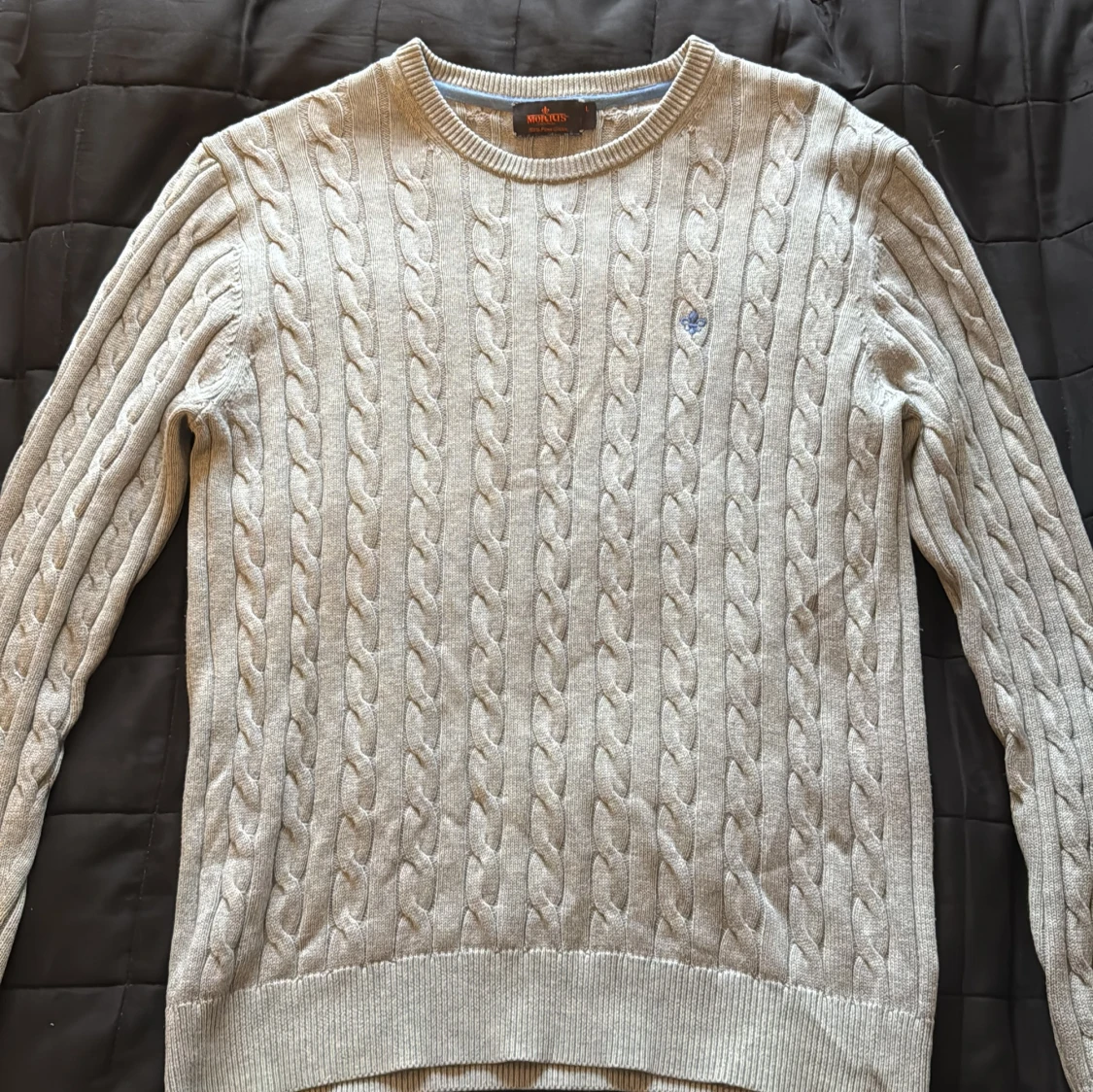 Grå kabelstickad tröja från Morris